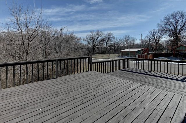 5601 N Flint Ridge Road, Kansas City, MO 64151