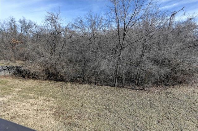 5601 N Flint Ridge Road, Kansas City, MO 64151