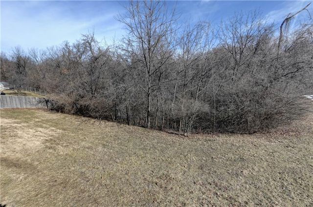 5601 N Flint Ridge Road, Kansas City, MO 64151