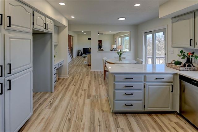 5601 N Flint Ridge Road, Kansas City, MO 64151