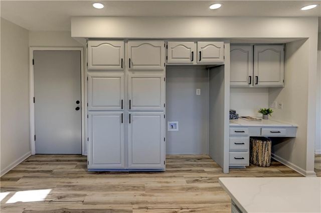 5601 N Flint Ridge Road, Kansas City, MO 64151