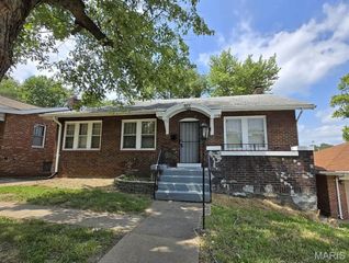 8831 May Avenue, St Louis, MO 63136