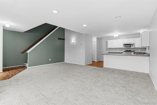 253 Stonegate W, Pontiac, MI 48341