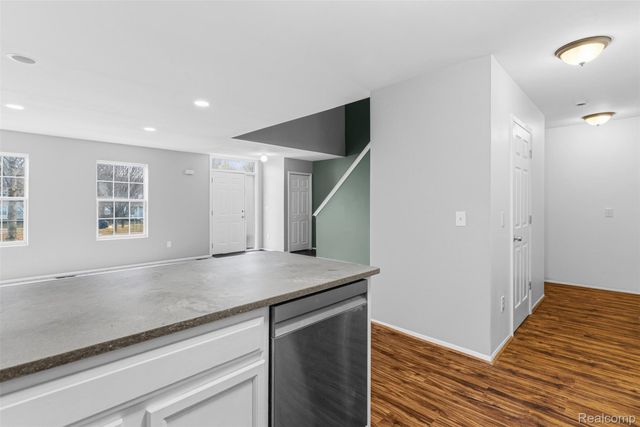 253 Stonegate W, Pontiac, MI 48341