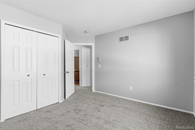 253 Stonegate W, Pontiac, MI 48341