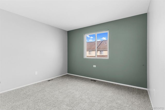 253 Stonegate W, Pontiac, MI 48341