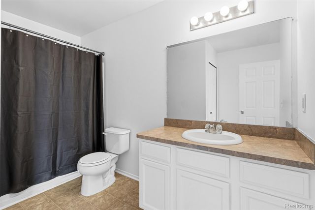 253 Stonegate W, Pontiac, MI 48341