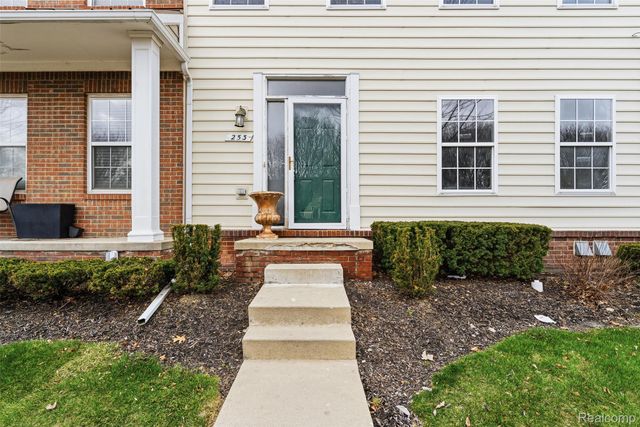 253 Stonegate W, Pontiac, MI 48341