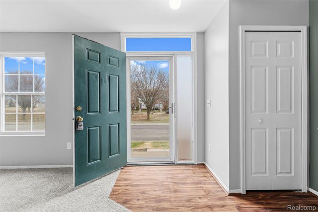253 Stonegate W, Pontiac, MI 48341