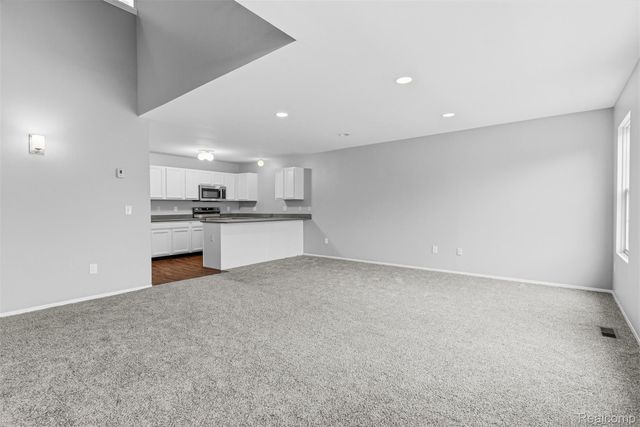 253 Stonegate W, Pontiac, MI 48341