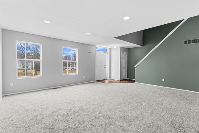253 Stonegate W, Pontiac, MI 48341
