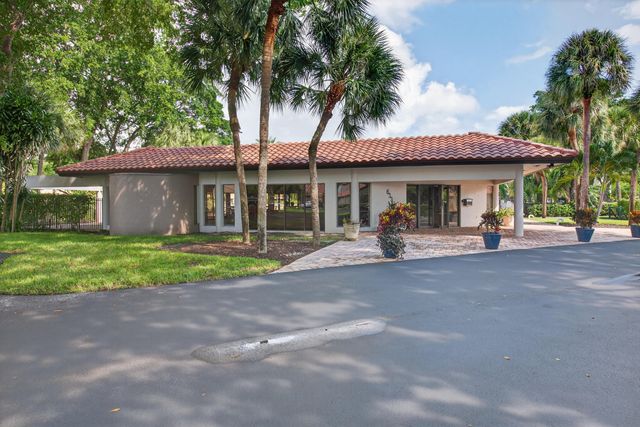 660 Deer Creek Edgewater Drive, Deerfield Beach, FL 33442