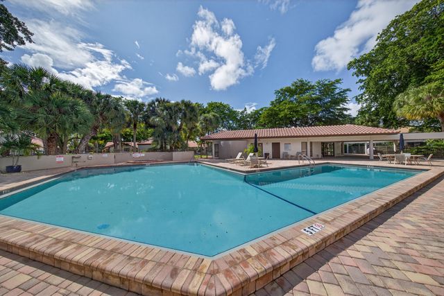660 Deer Creek Edgewater Drive, Deerfield Beach, FL 33442