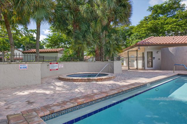 660 Deer Creek Edgewater Drive, Deerfield Beach, FL 33442