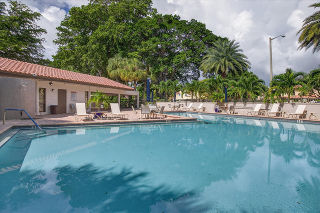 660 Deer Creek Edgewater Drive, Deerfield Beach, FL 33442