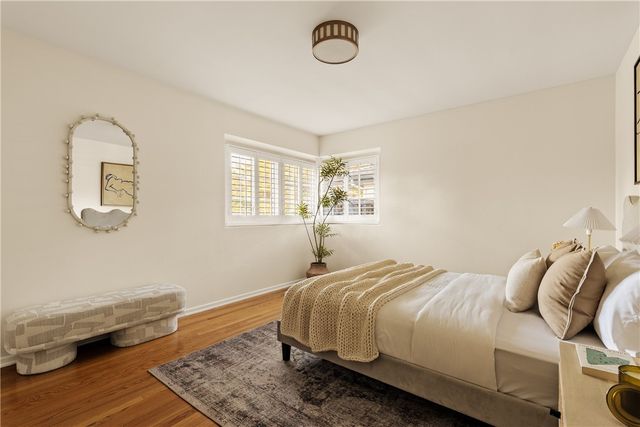 23642 Oxnard, Woodland Hills, CA 91367