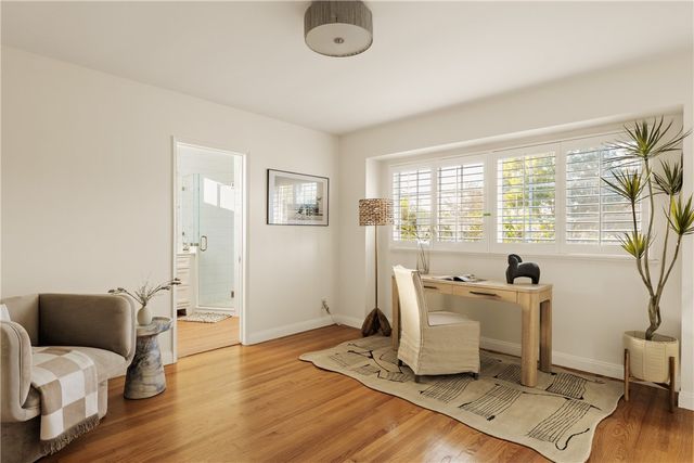 23642 Oxnard, Woodland Hills, CA 91367