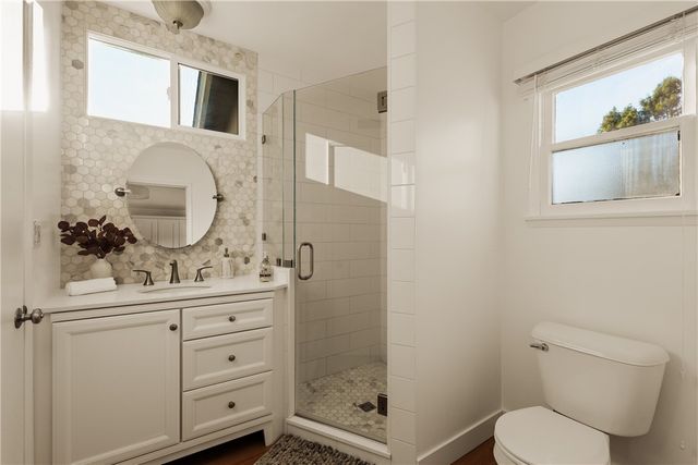 23642 Oxnard, Woodland Hills, CA 91367