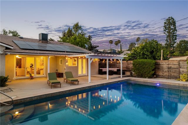 23642 Oxnard, Woodland Hills, CA 91367