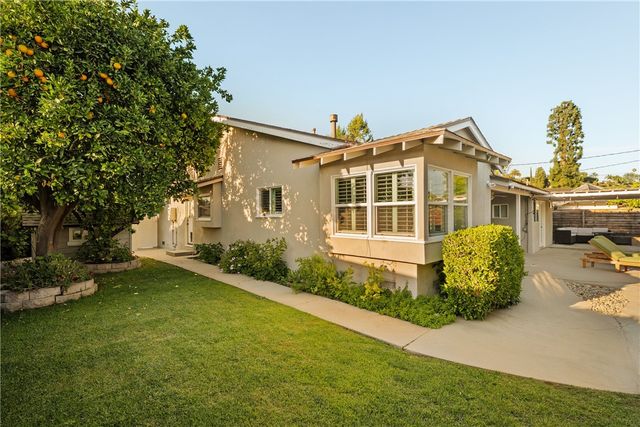 23642 Oxnard, Woodland Hills, CA 91367