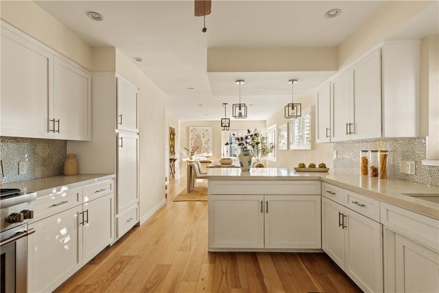 23642 Oxnard, Woodland Hills, CA 91367