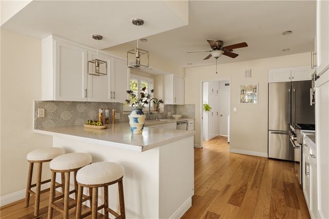 23642 Oxnard, Woodland Hills, CA 91367
