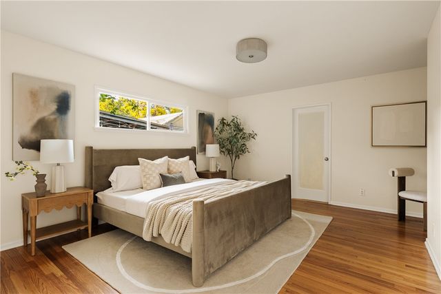 23642 Oxnard, Woodland Hills, CA 91367