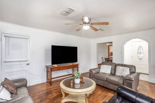 1520 Olive Street, Gainesville, TX 76240