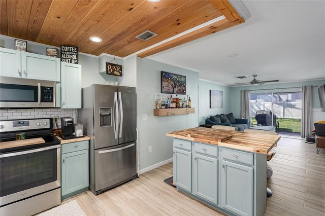 2115 9TH AVENUE W 6D, Bradenton, FL 34205