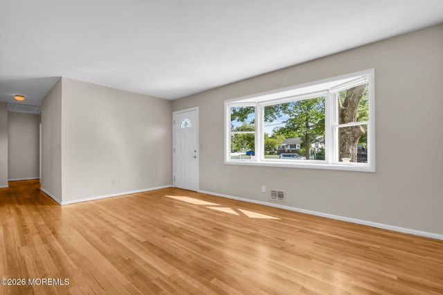 299 Lillian Lane, Toms River, NJ 08755