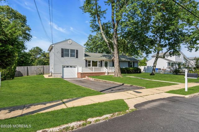 299 Lillian Lane, Toms River, NJ 08755