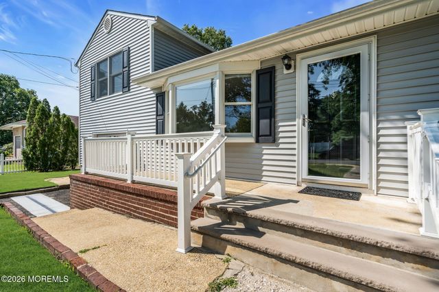 299 Lillian Lane, Toms River, NJ 08755
