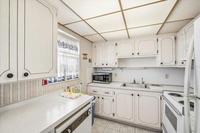 202 BEDFORD STREET 49, Sun City Center, FL 33573