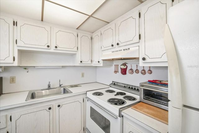 202 BEDFORD STREET 49, Sun City Center, FL 33573