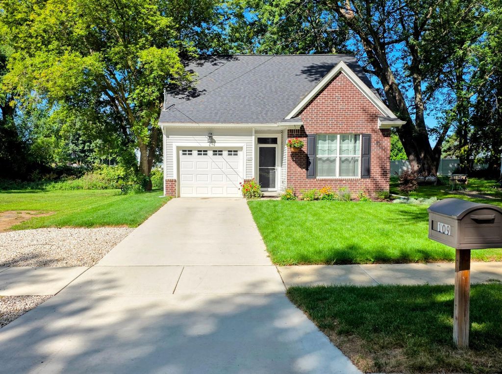 109 N Fountain Street, Marshall, MI 49068