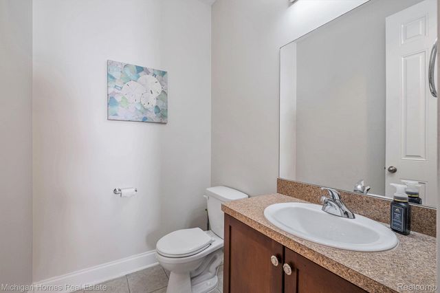 8096 Peninsula Circle, Grand Blanc, MI 48346