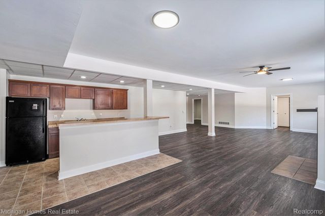 8096 Peninsula Circle, Grand Blanc, MI 48346