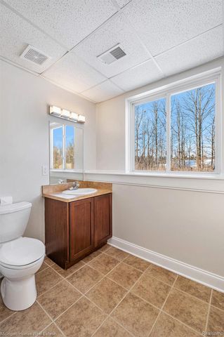 8096 Peninsula Circle, Grand Blanc, MI 48346