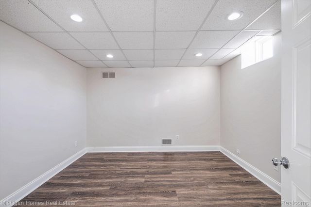 8096 Peninsula Circle, Grand Blanc, MI 48346