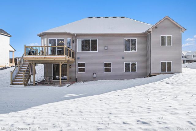 8096 Peninsula Circle, Grand Blanc, MI 48346