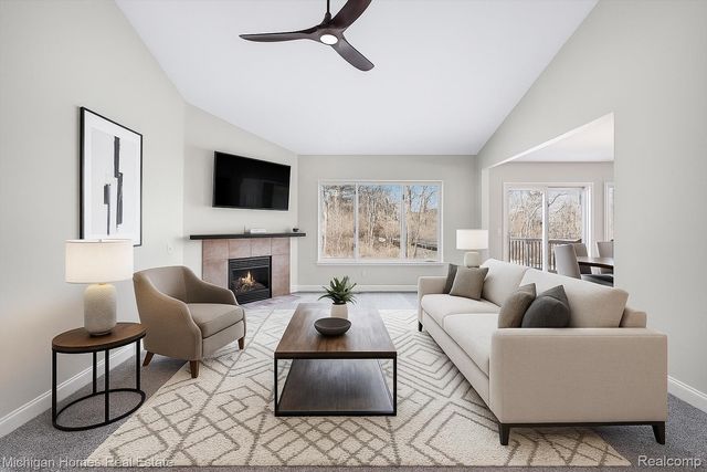 8096 Peninsula Circle, Grand Blanc, MI 48346