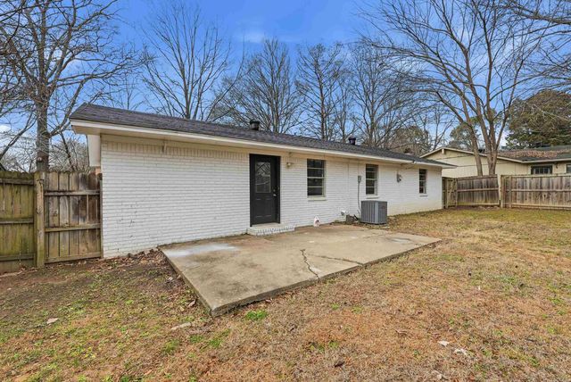 8 Susan Lane, Conway, AR 72032