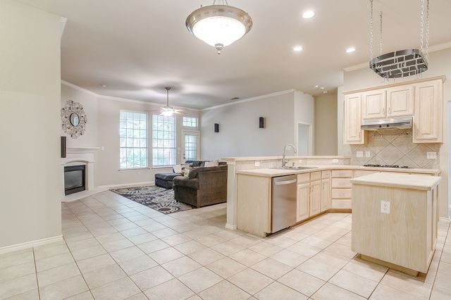 1100 Andromeda Way, Arlington, TX 76013