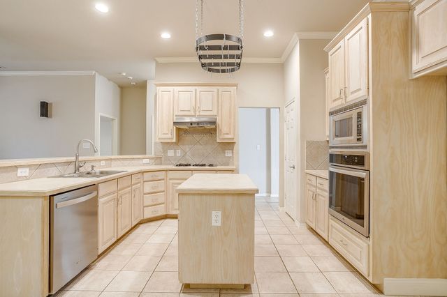 1100 Andromeda Way, Arlington, TX 76013