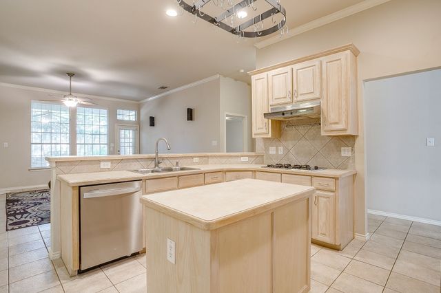 1100 Andromeda Way, Arlington, TX 76013