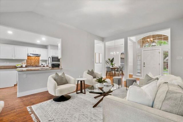 6868 Auckland DR, Austin, TX 78749