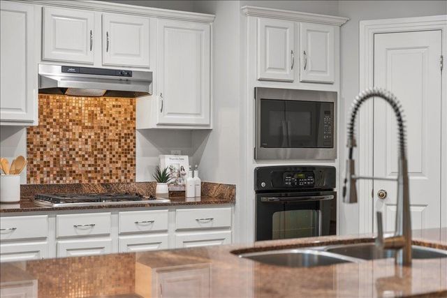 6868 Auckland DR, Austin, TX 78749