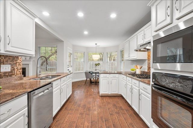 6868 Auckland DR, Austin, TX 78749