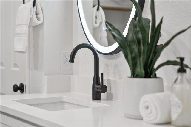 6868 Auckland DR, Austin, TX 78749