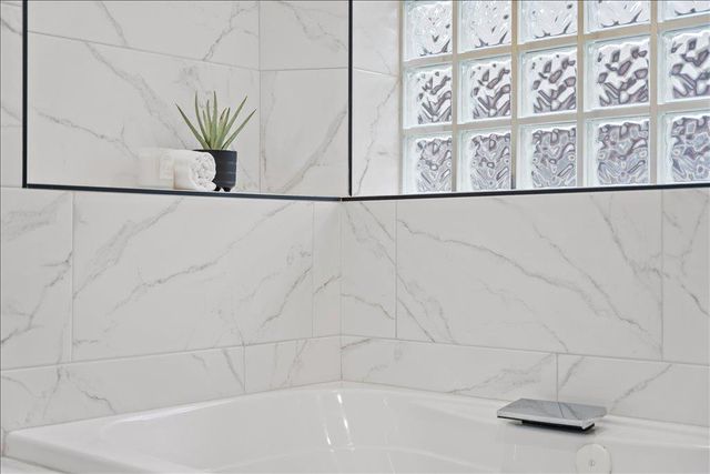 6868 Auckland DR, Austin, TX 78749